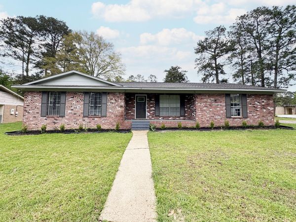 110 Southview Dr., Hattiesburg, MS 39401