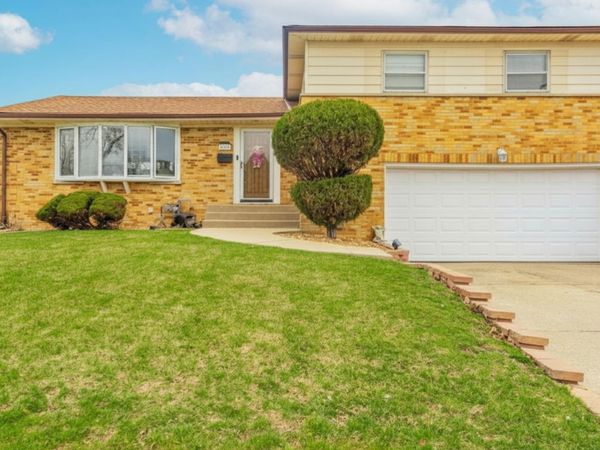 1531 N 9th Avenue, Melrose Park, IL 60160