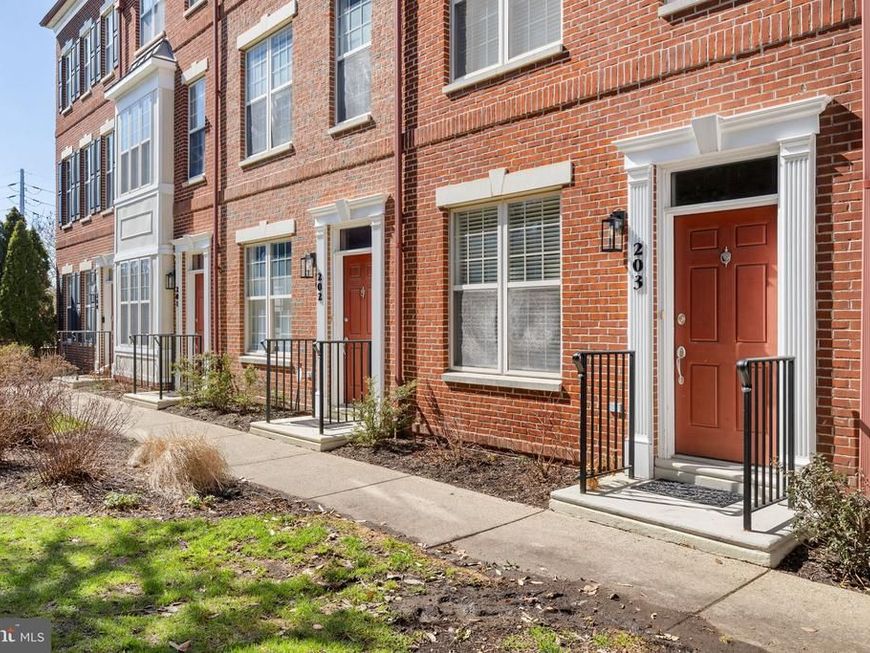 203 Surgeon Generals Court, Philadelphia, PA 19146 Main Photo