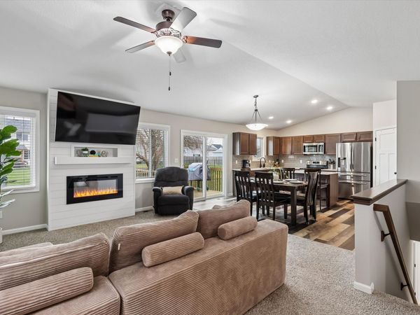 811 17th Street SE, Altoona, IA 50009