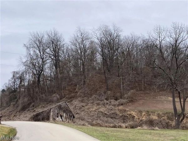 Nicolette Road, Parkersburg, WV 26104