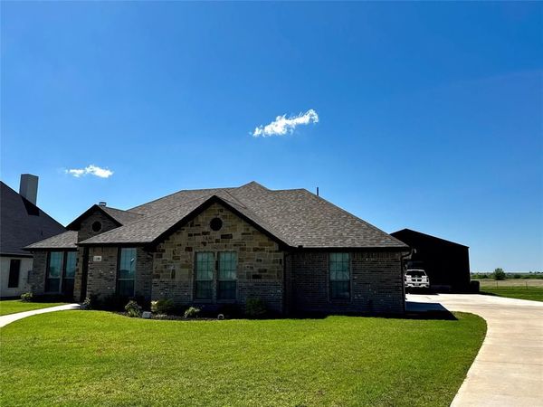 180 Lakecrest Drive, Muenster, TX 76252
