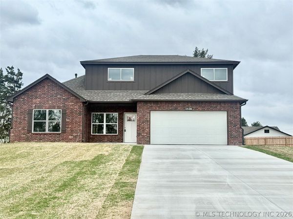 1528 E Grayson Avenue , Sapulpa, OK 74066