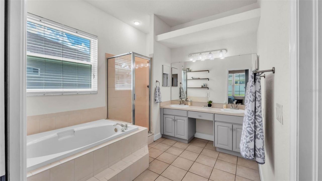 3911 Smoke Rise Court , Valrico, FL 33594 Photo