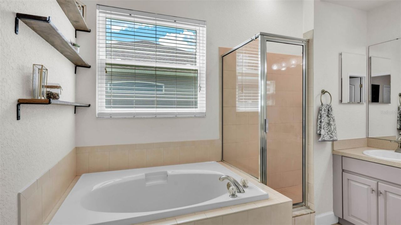 3911 Smoke Rise Court , Valrico, FL 33594 Photo