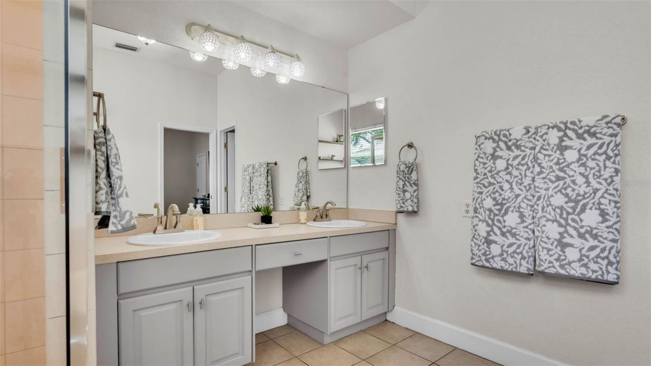 3911 Smoke Rise Court , Valrico, FL 33594 Photo