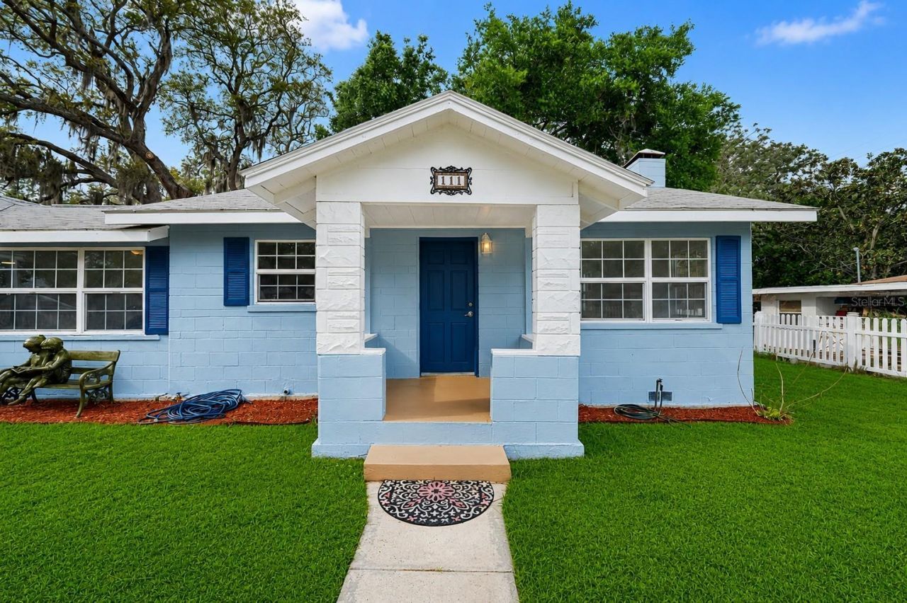 111 E Charlotte Avenue, Eustis, FL 32726