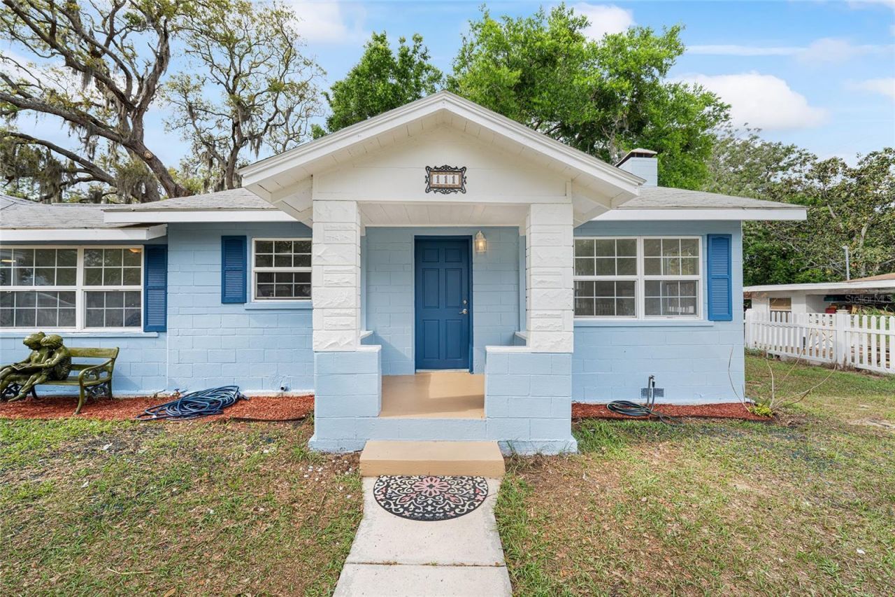 111 E Charlotte Avenue, Eustis, FL 32726