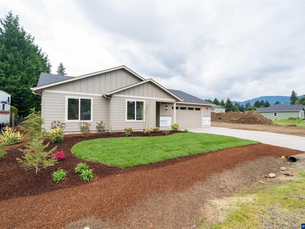 950 6th St, Lyons, OR 97358