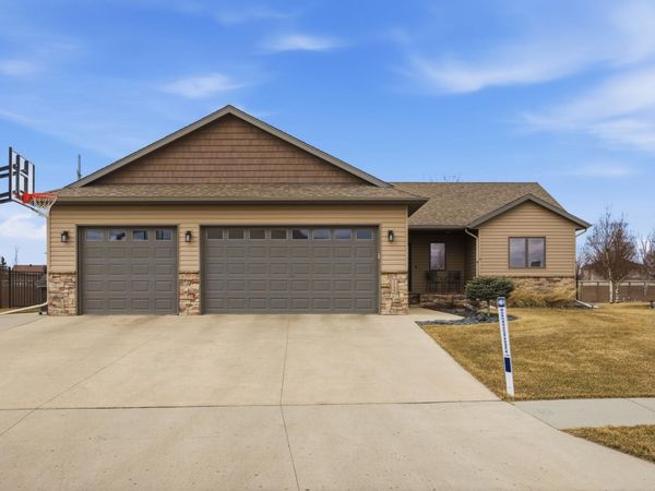 5539 Sunflower Lane S, Fargo, ND 58104