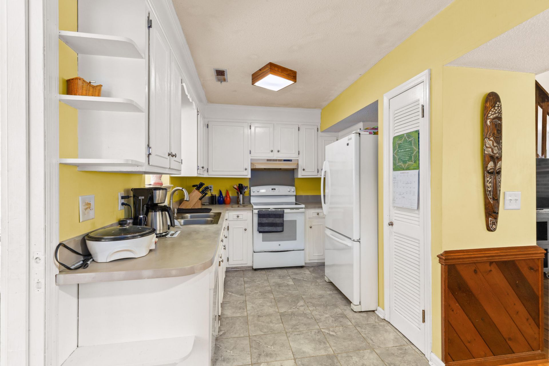 651 Semaht Street Photo 10