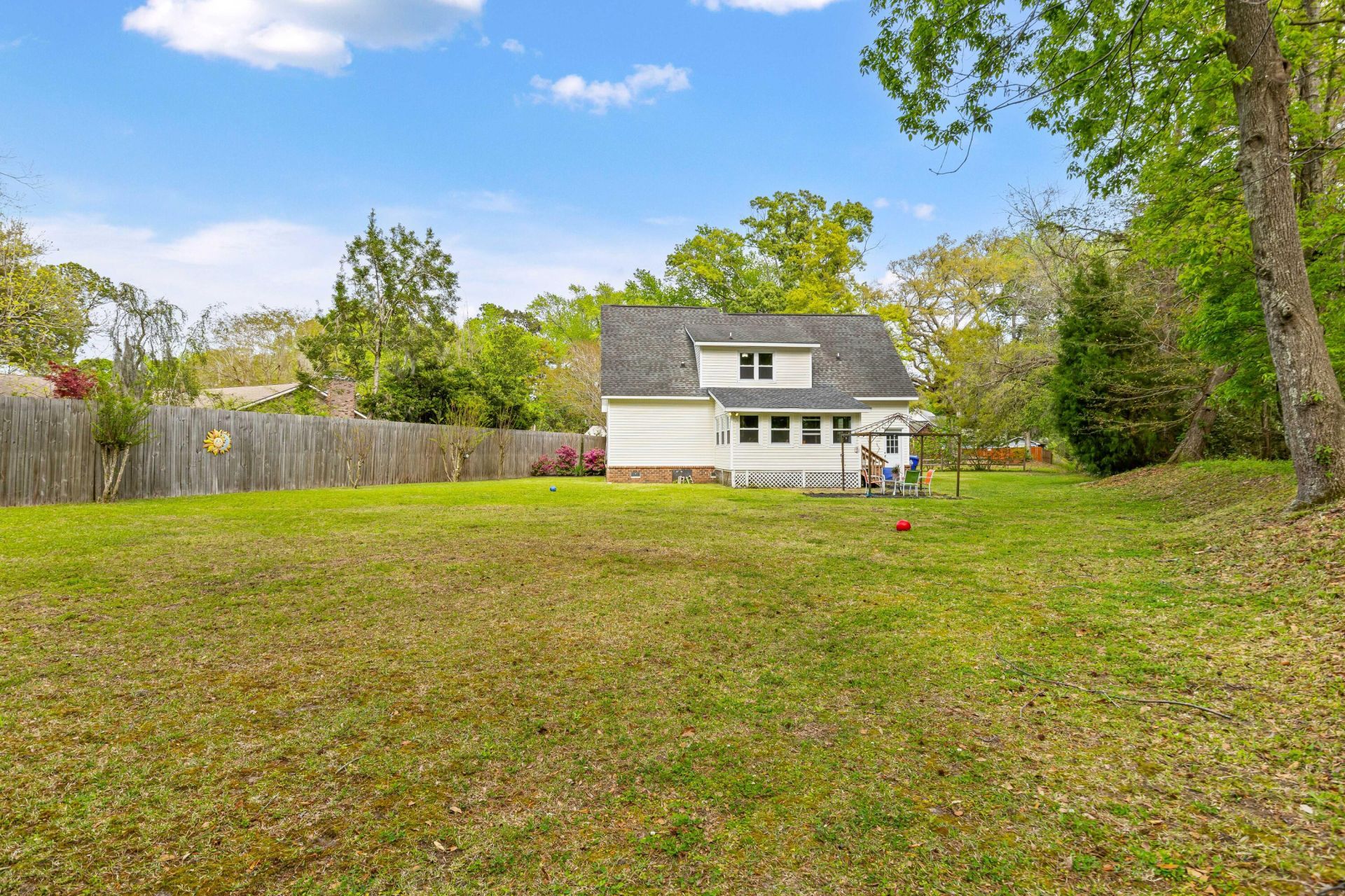 651 Semaht Street Photo 28