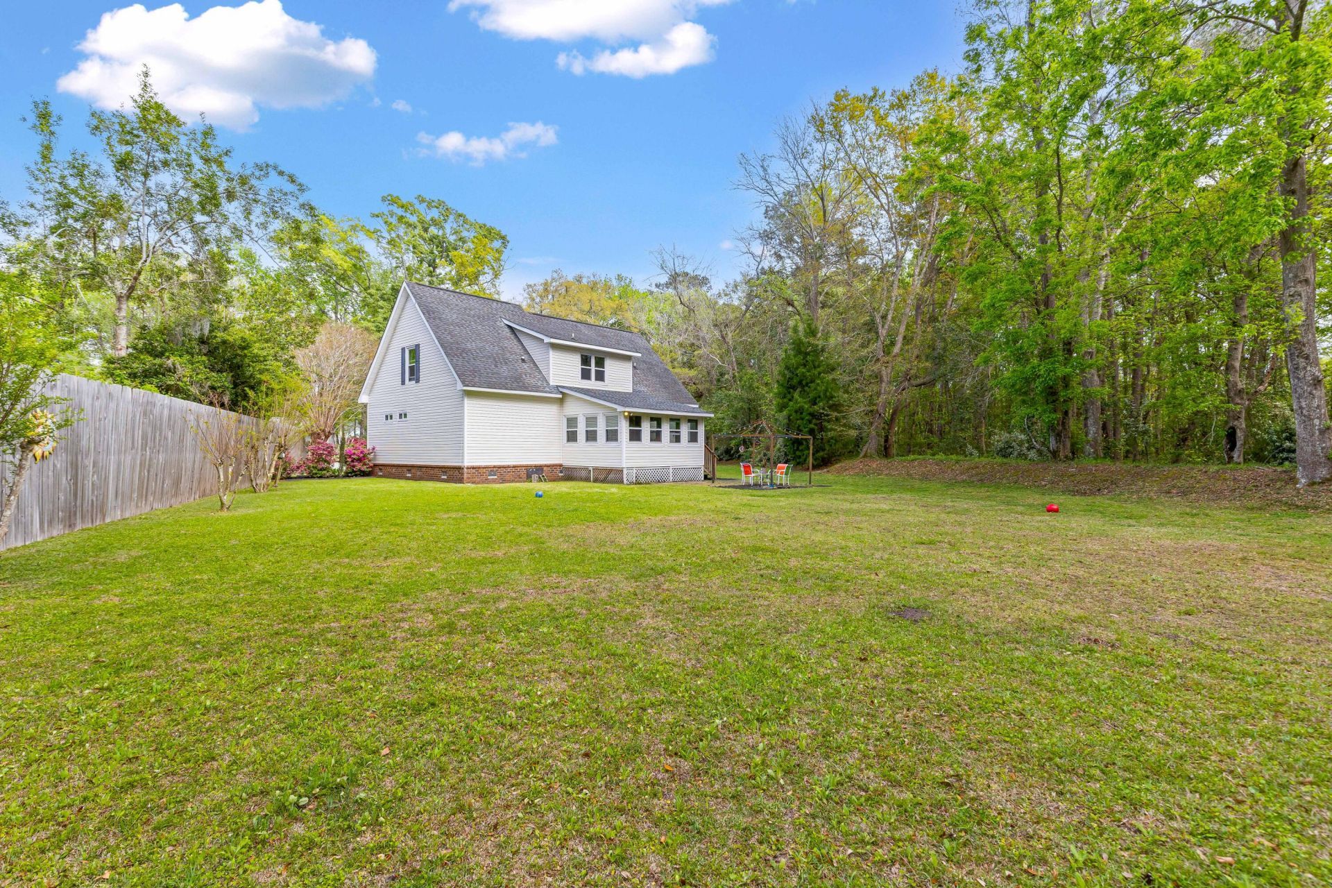 651 Semaht Street Photo 29