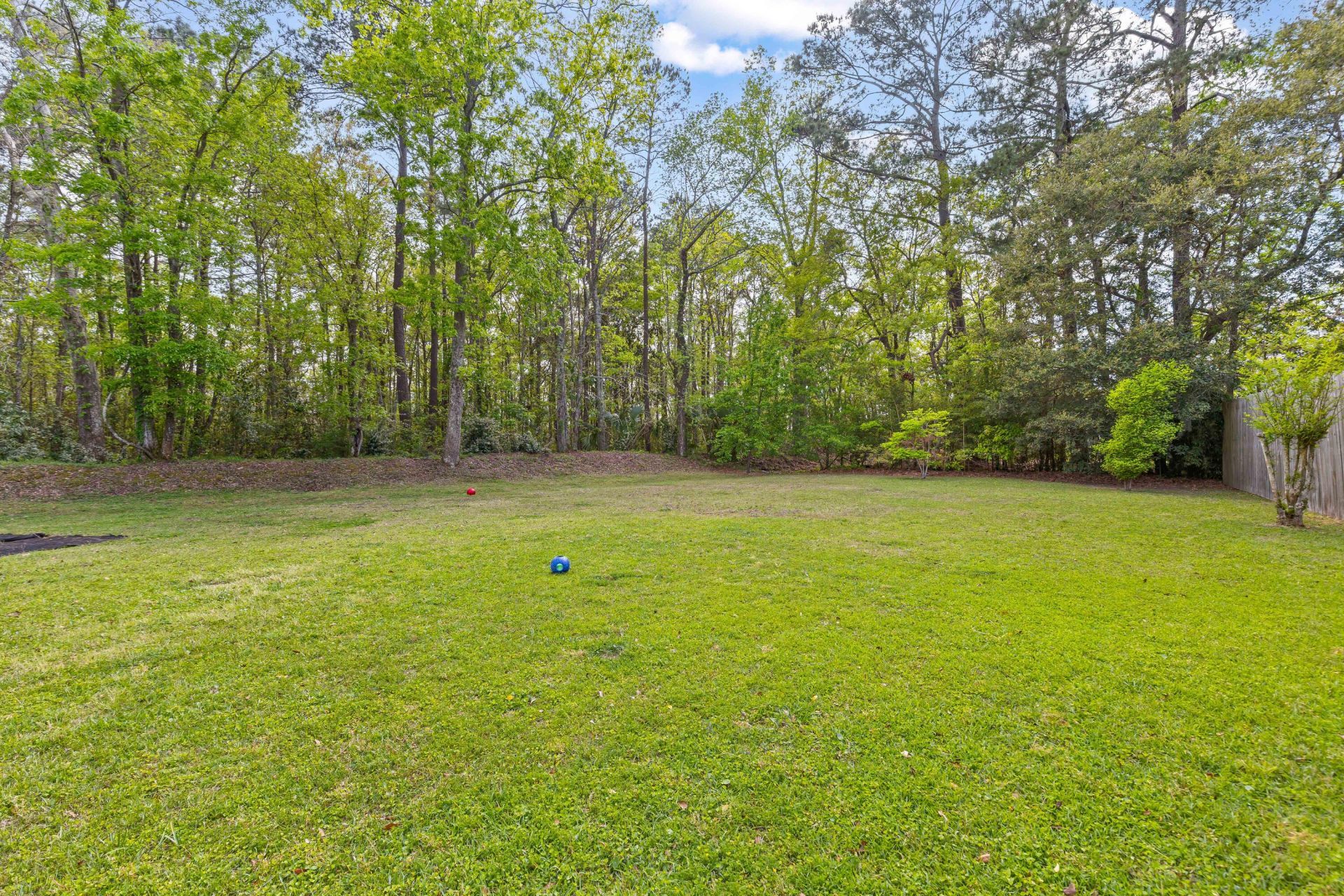 651 Semaht Street Photo 30