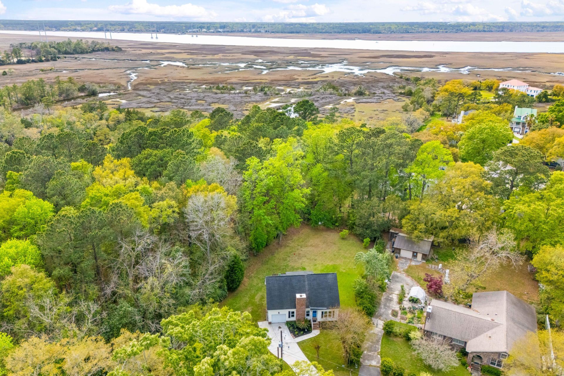 651 Semaht Street Photo 31