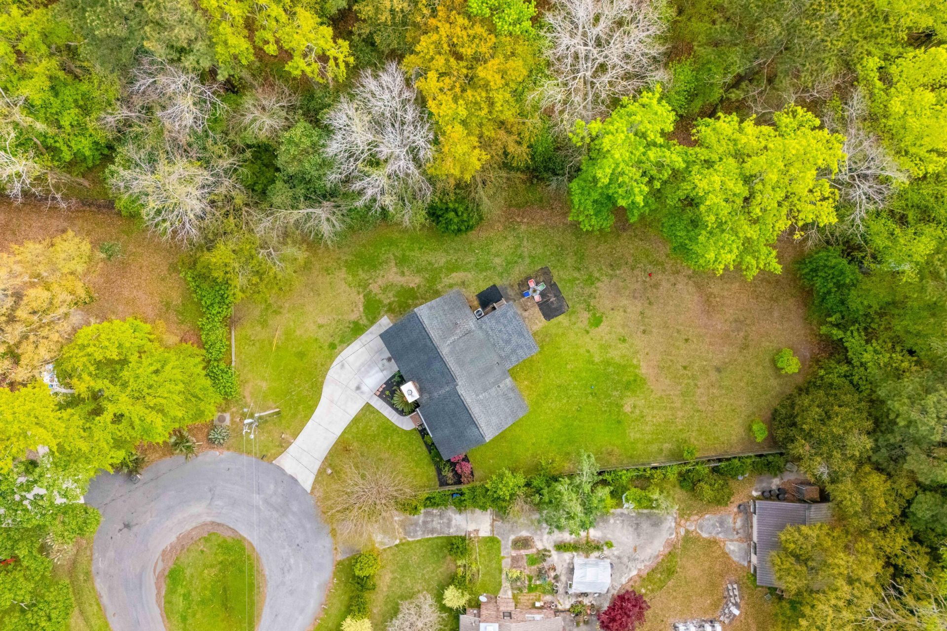 651 Semaht Street Photo 32