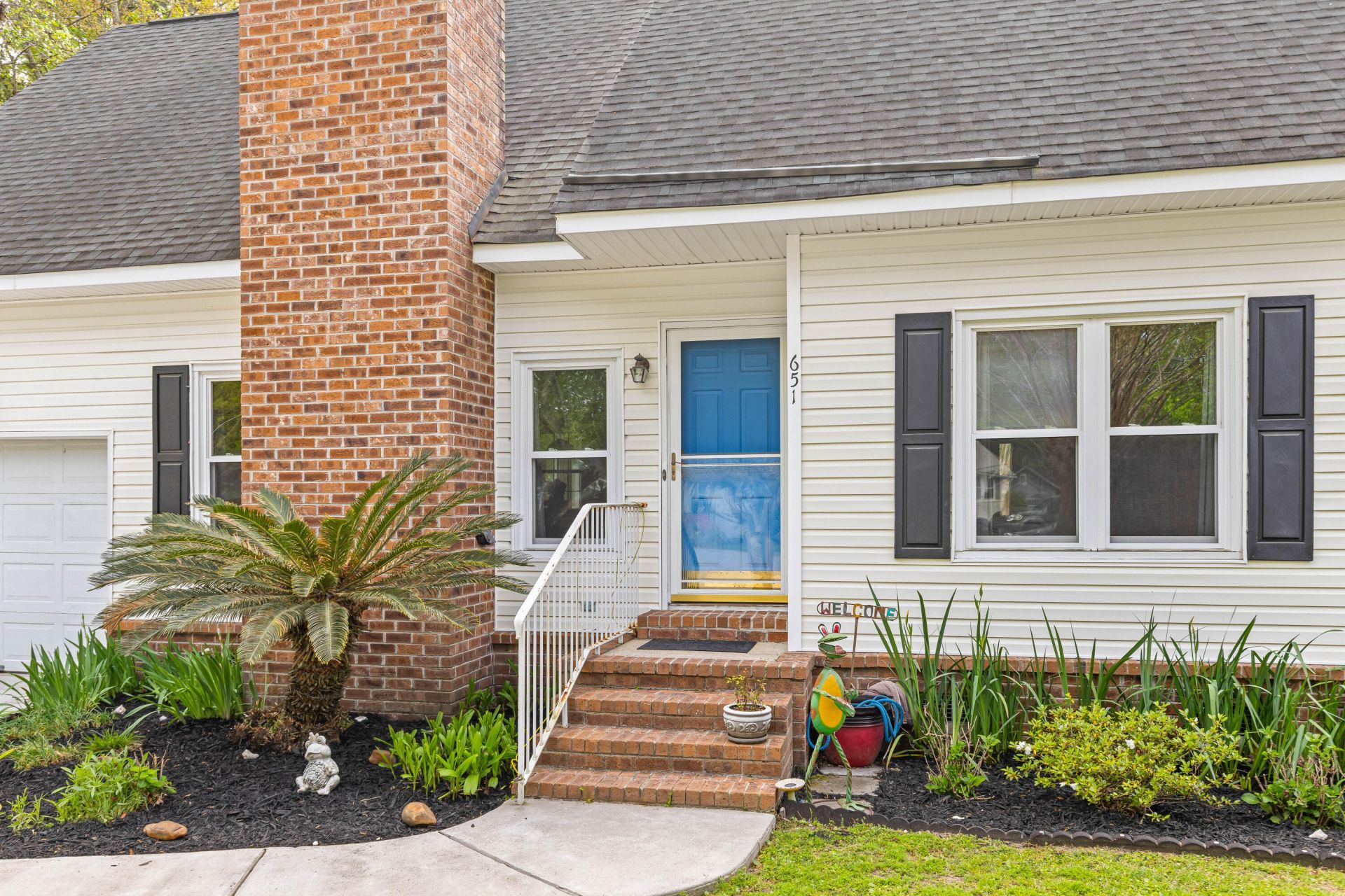 651 Semaht Street Photo 4