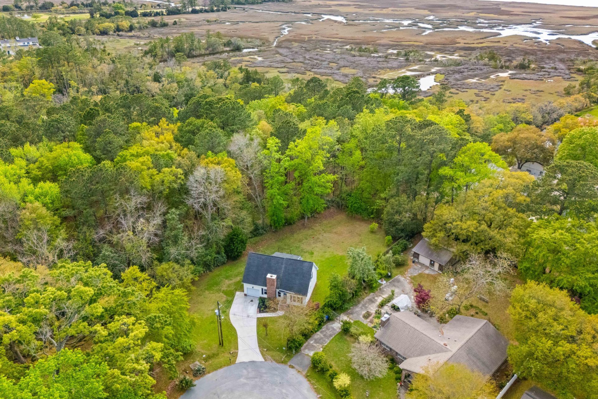 651 Semaht Street Photo 4