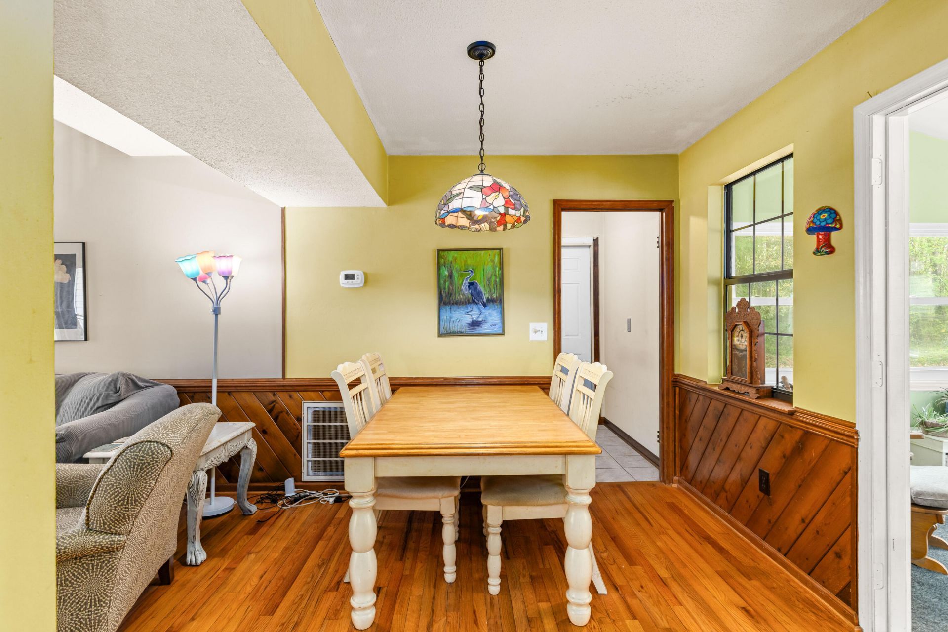 651 Semaht Street Photo 9