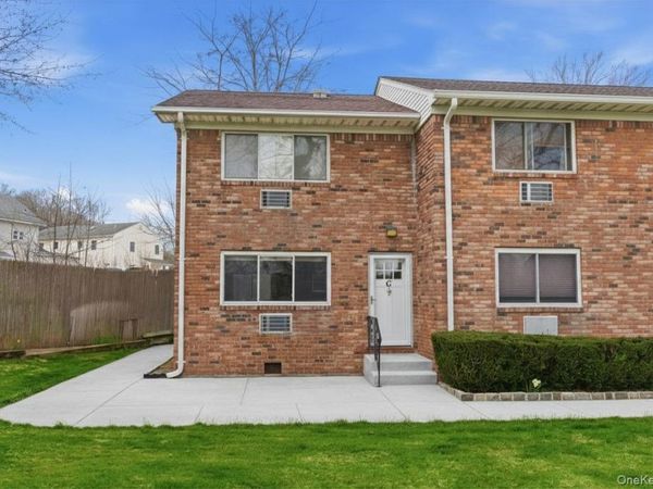 105 Prime Avenue, Unit G, Huntington, NY 11743