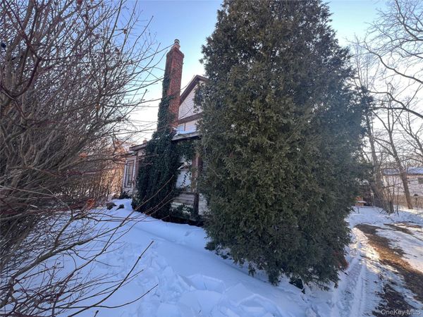 Grand Place , Huntington Station, NY 11746