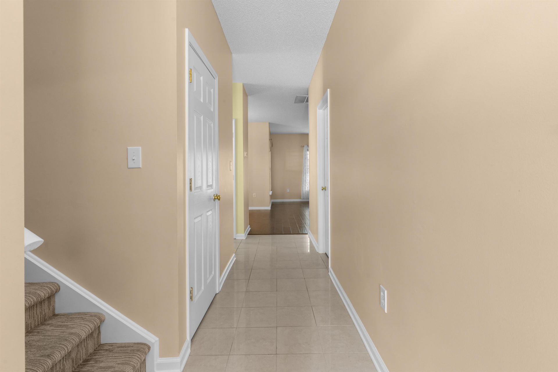 494 Colonial Trace Dr. Photo 2