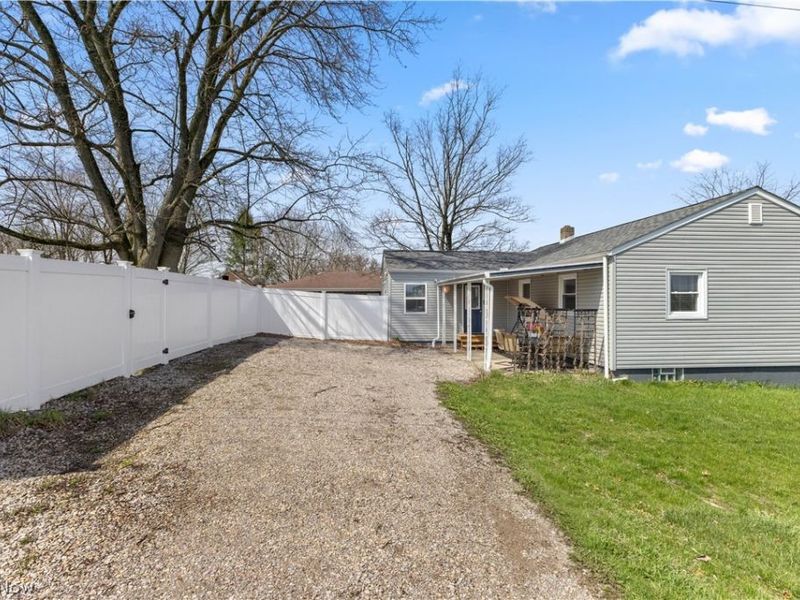 145 Locust Boulevard, Wintersville, OH 43953 Photo 4