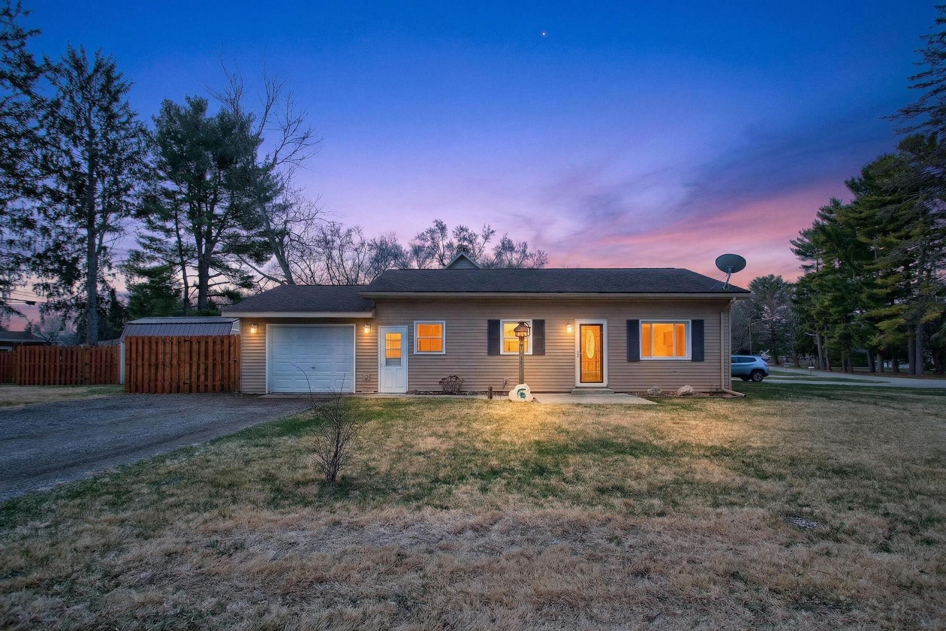 5121 Sunset Drive, Jackson, MI 49203 Main Photo