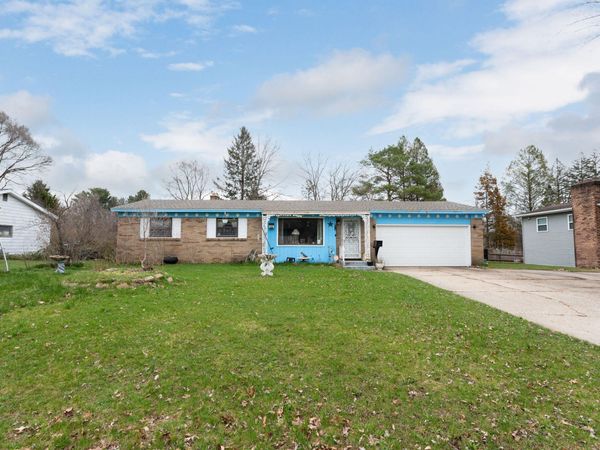 910 N Washington Avenue, Battle Creek, MI 49037