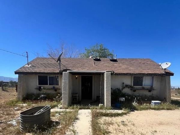 19743 Pearblossom , Llano, CA 93544