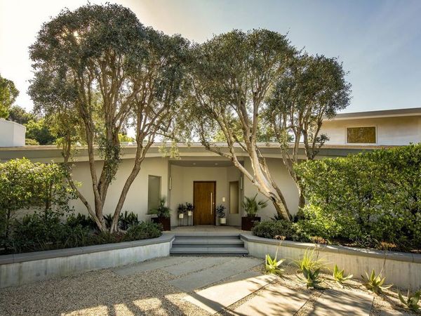 3833 Hayvenhurst Drive, Encino, CA 91436