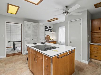 4640 Hillview Way, Sacramento, CA 95822 Photo