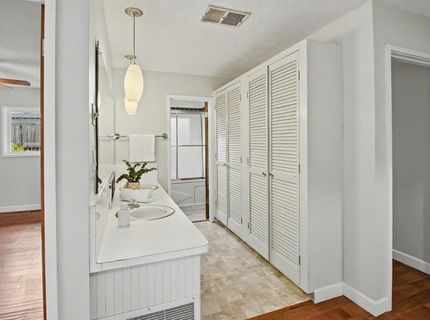 4640 Hillview Way, Sacramento, CA 95822 Photo