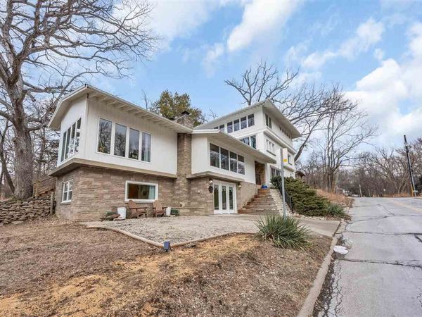 1030 River St, Iowa City, IA 52246