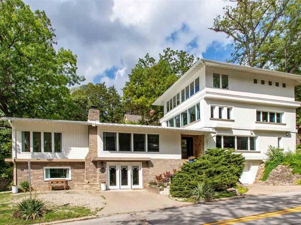 1030 River St, Iowa City, IA 52246