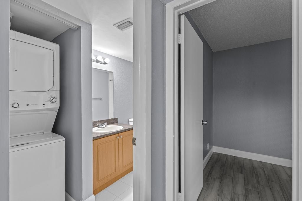 120 Sparrow Drive, Unit 205, Royal Palm Beach, FL 33411 Photo