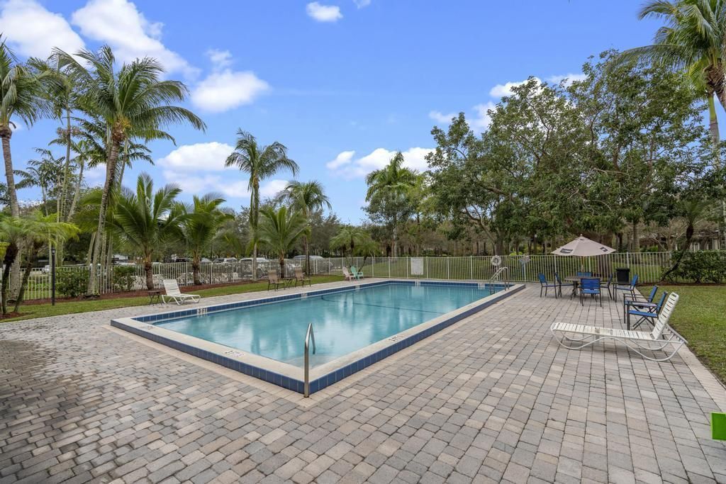 120 Sparrow Drive, Unit 205, Royal Palm Beach, FL 33411 Photo