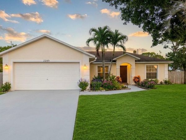2249 SE Glover Street, Port St. Lucie, FL 34984