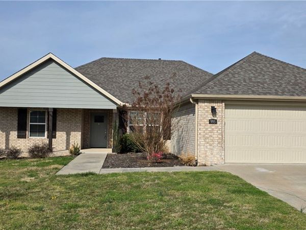 995 Jameson Street , Tontitown, AR 72762