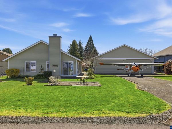 834 Cessna Dr, Independence, OR 97351