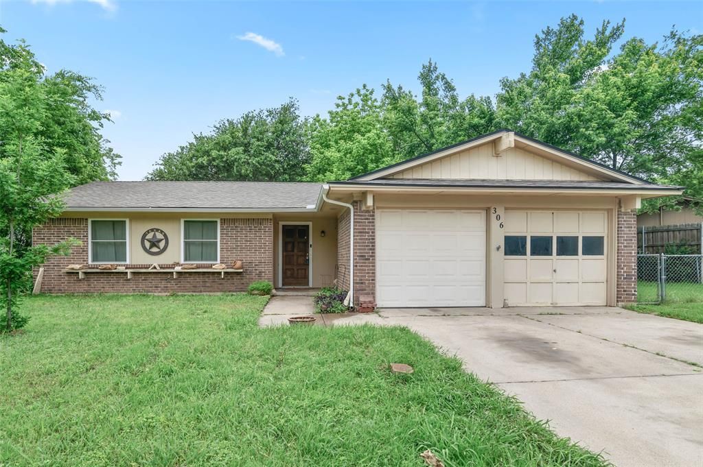 306 Bluebird Circle, Denton, TX 76209 Main Photo