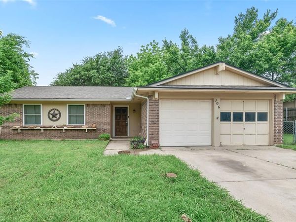 306 Bluebird Circle, Denton, TX 76209