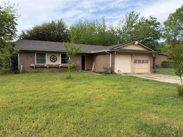 306 Bluebird Circle , Denton, TX 76209