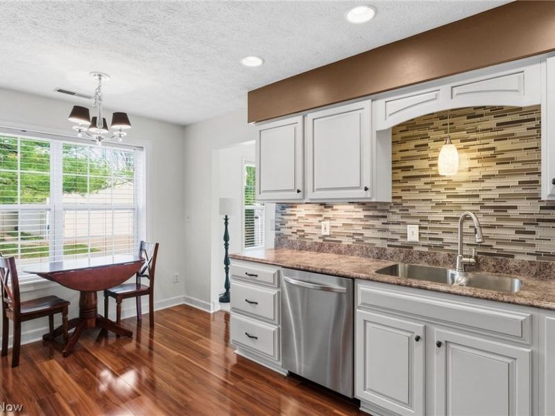 889 Lynnhaven Lane , Akron, OH 44313 Photo 10