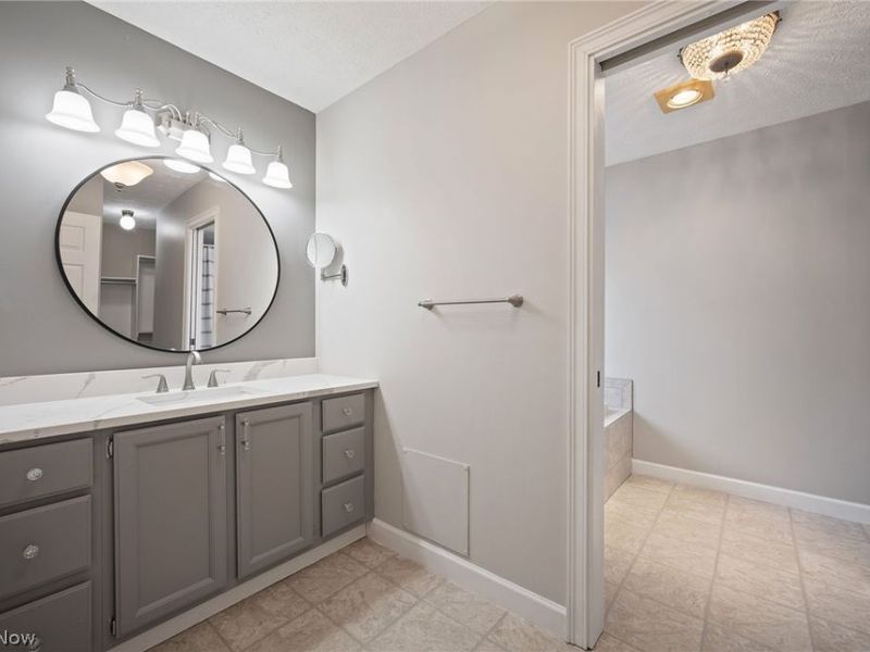 889 Lynnhaven Lane , Akron, OH 44313 Photo 14