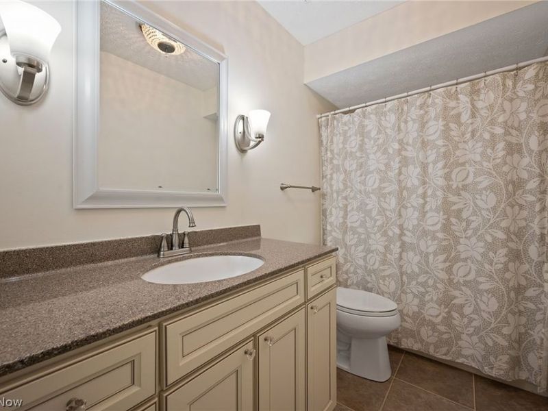 889 Lynnhaven Lane , Akron, OH 44313 Photo 18