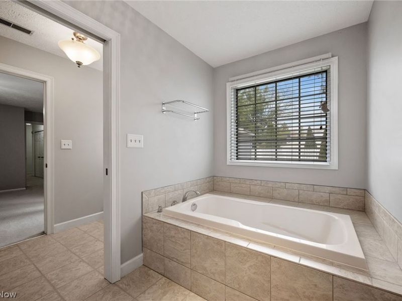 889 Lynnhaven Lane , Akron, OH 44313 Photo 19