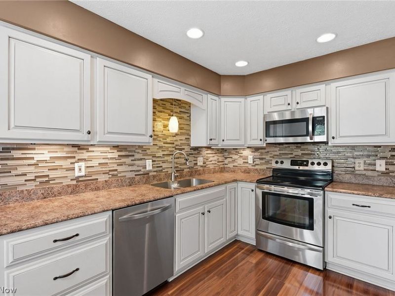 889 Lynnhaven Lane , Akron, OH 44313 Photo 2