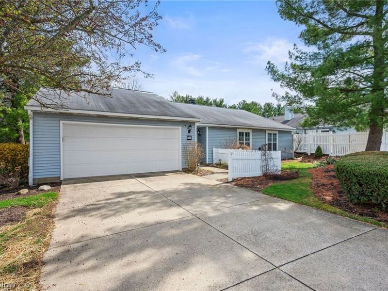 889 Lynnhaven Lane , Akron, OH 44313 Photo 22