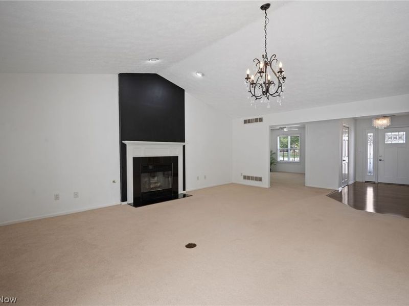 889 Lynnhaven Lane , Akron, OH 44313 Photo 4